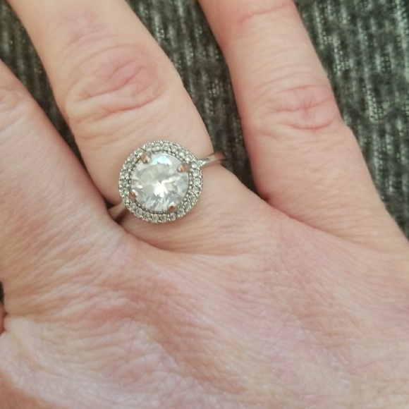 Costume Jewelry Ring - Picture 4 of 5